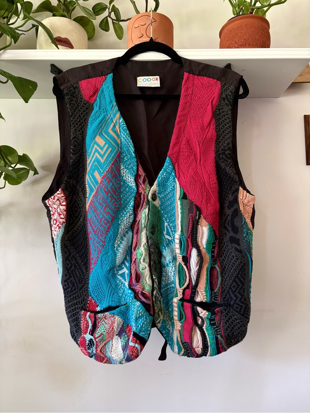 COOGI Multicolor Knit Vest with Bold Cable Texture